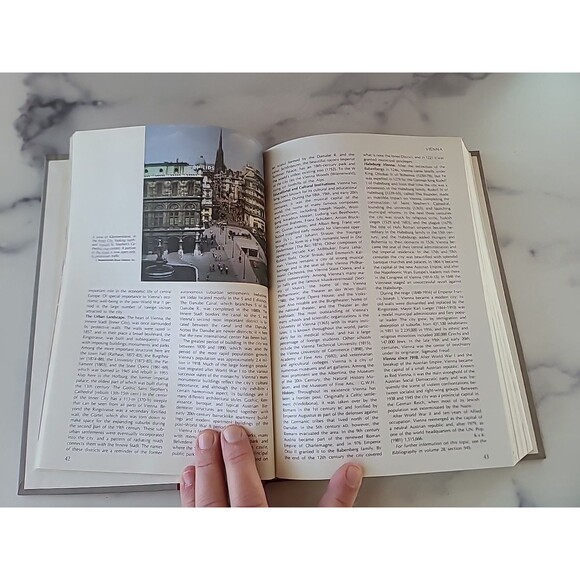 Funk & Wagnalls New Encyclopedia 27 Vermo World - Picture 6 of 10